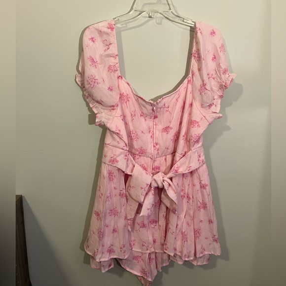ARULA Pink Floral Puff-Sleeve Romper with Belt - Picture 9 of 9